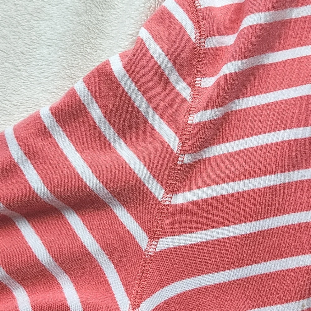 Karen Scott MediumTop with a Double Sided Pouch, Hood and Three Quarter Sleeve - Picture 4 of 6